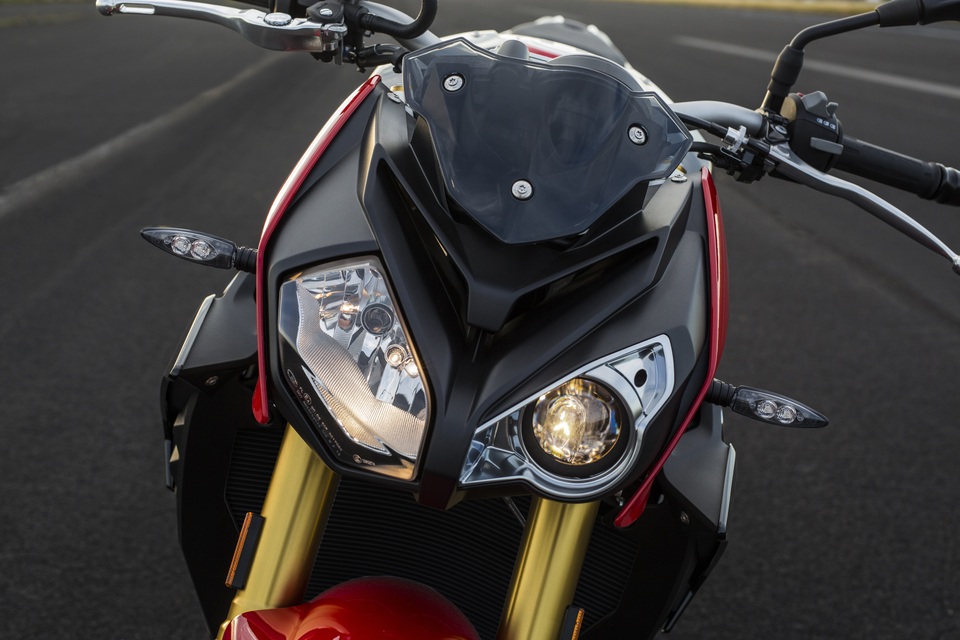 BMW Motorrad S 1000 R 2017 - Một mẫu xe thiếu cá tính - 4 BMW Motorrad S 1000 R 2017 - Một mẫu xe thiếu cá tính - 4