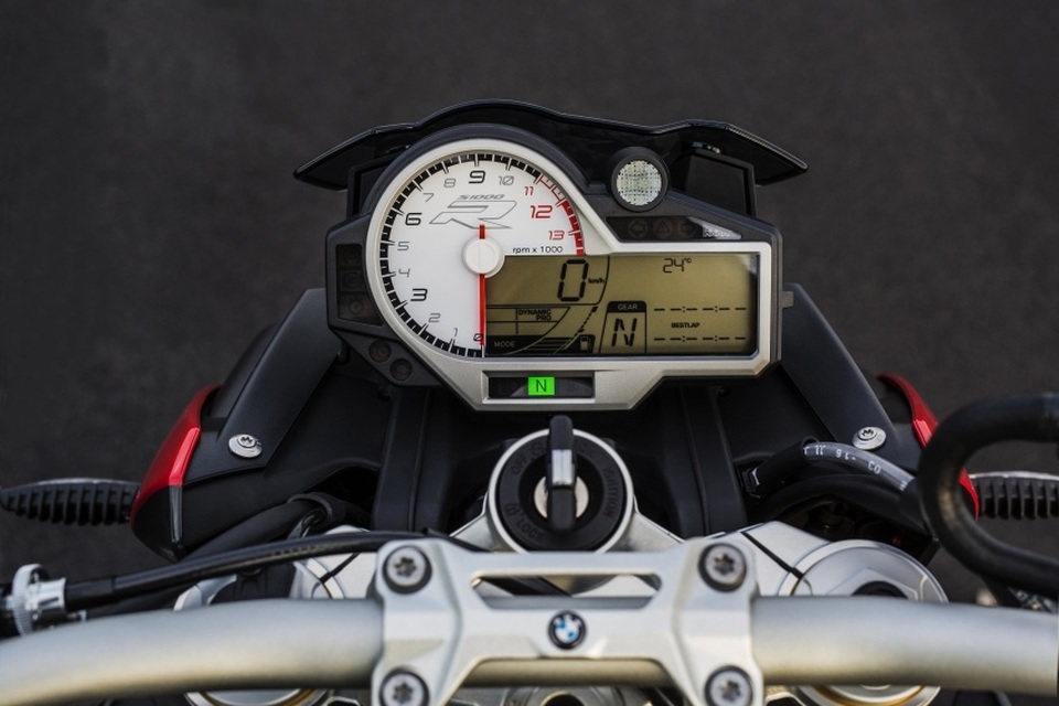 BMW Motorrad S 1000 R 2017 - Một mẫu xe thiếu cá tính - 7 BMW Motorrad S 1000 R 2017 - Một mẫu xe thiếu cá tính - 7