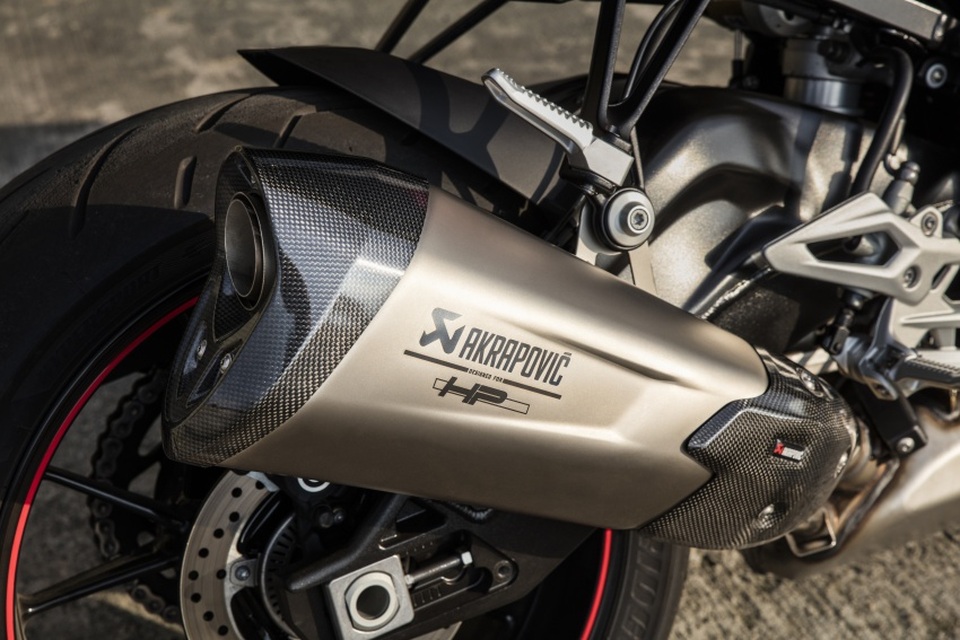 BMW Motorrad S 1000 R 2017 - Một mẫu xe thiếu cá tính - 14 BMW Motorrad S 1000 R 2017 - Một mẫu xe thiếu cá tính - 14