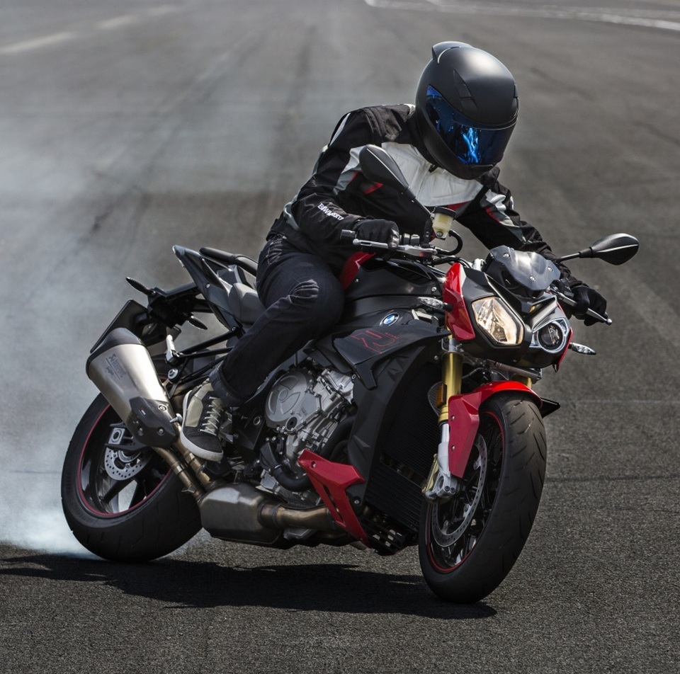 BMW Motorrad S 1000 R 2017 - Một mẫu xe thiếu cá tính - 1 BMW Motorrad S 1000 R 2017 - Một mẫu xe thiếu cá tính - 1