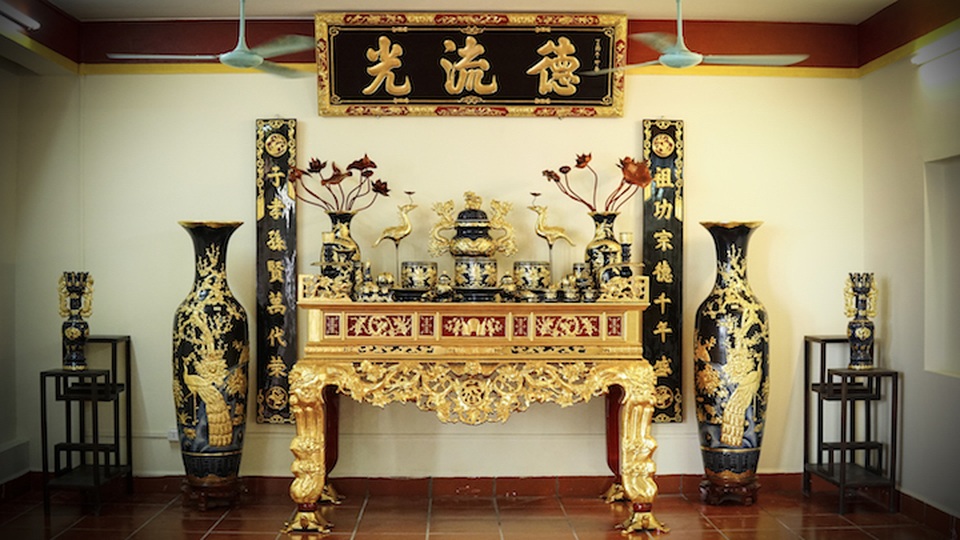 Bộ đồ thờ “Danh Gia Vọng Tộc” độc nhất vô nhị - 1
Một bộ đồ thờ đầy đủ và đồng bộ có hơn 20 tác phẩm, mỗi tác phẩm đều mang 1 ý nghĩa riêng trong nét đẹp văn hóa tâm linh của người Việt.