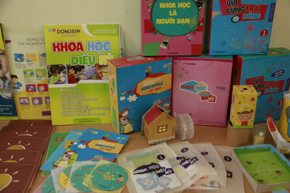 Thúc đẩy khả năng khám phá bản thân của trẻ thông qua khoa học - 1 Bộ học liệu “Khoa học diệu kỳ”.