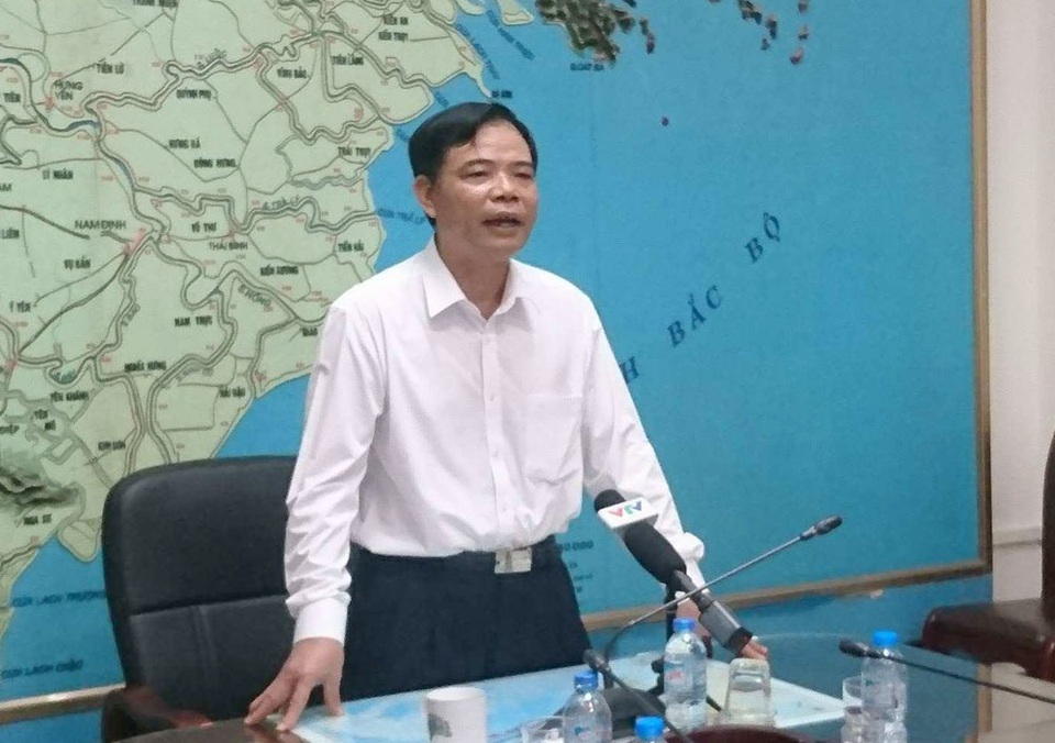 Bão số 10 nguy hiểm và mạnh nhất kể từ vài năm nay - 2 Bộ trưởng Nguyễn Xuân Cường lưu ý: Bão số 10 là cơn bão mạnh nhất từ đầu năm đến nay, do vậy các địa phương không được chủ quan khi ứng phó.
