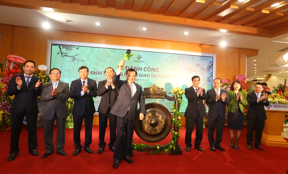 Bộ trưởng Đinh Tiến Dũng: Quy mô thị trường chứng khoán đã đạt 74% GDP - 1
Thị trường chứng khoán bước sang năm 2017 với nhiều hứa hẹn sau khi khép lại một năm 2016 đầy ấn tượng.