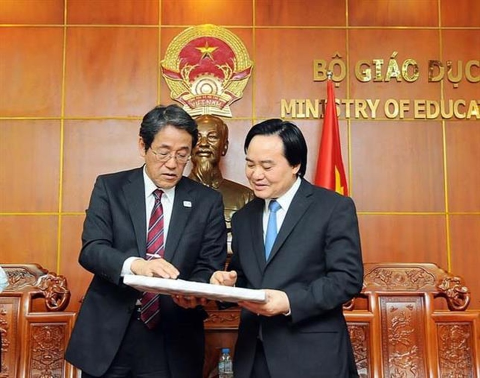 
Bộ trưởng Phùng Xuân Nhạ và Đại sứ Umeda Kunio
