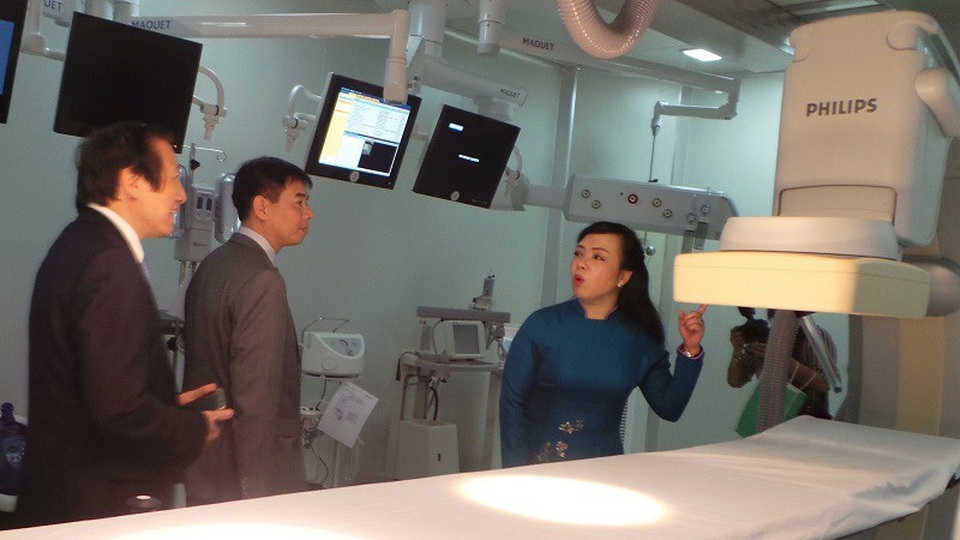 Bộ trưởng Y tế: “Không để hiện tượng nọ kia tồn tại trong đấu thầu” - 2 Bộ trưởng Kim Tiến cho biết sau đấu thầu thuốc trang thiết bị y tế, vật tư tiêu hao cũng sẽ đấu thầu tập trung