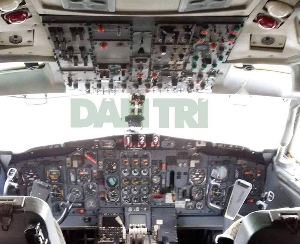 Hé lộ mới về máy bay Boeing bị “bỏ rơi” 10 năm ở Nội Bài - 5
Hệ thống điều khiển máy bay trong cabin phi công