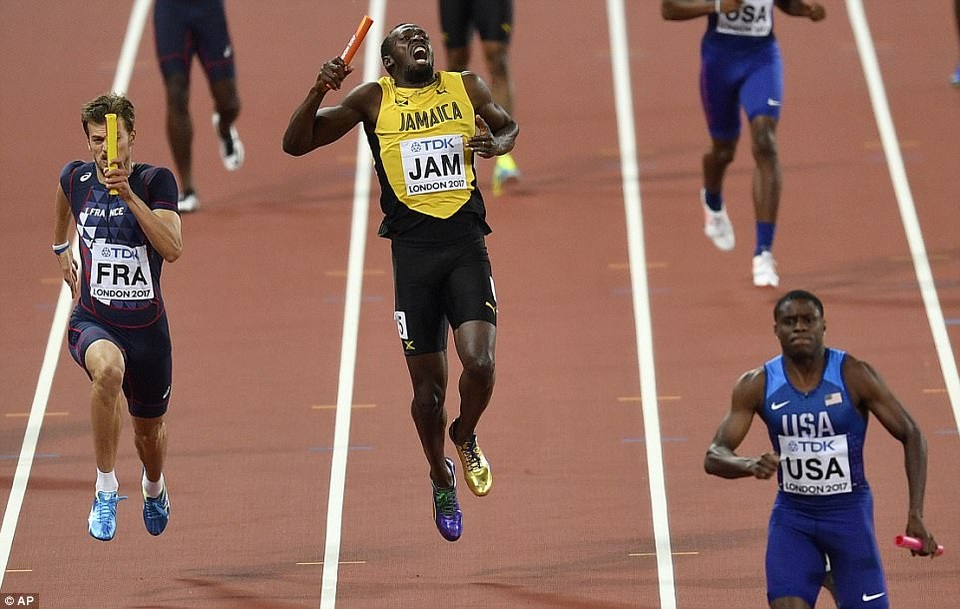 Tai họa ập xuống đầu Usain Bolt ở đường chạy cuối cùng sự nghiệp - 1 Usain Bolt bất ngờ chấn thương khi tranh tài ở nội dung 4x100 mét tiếp sức