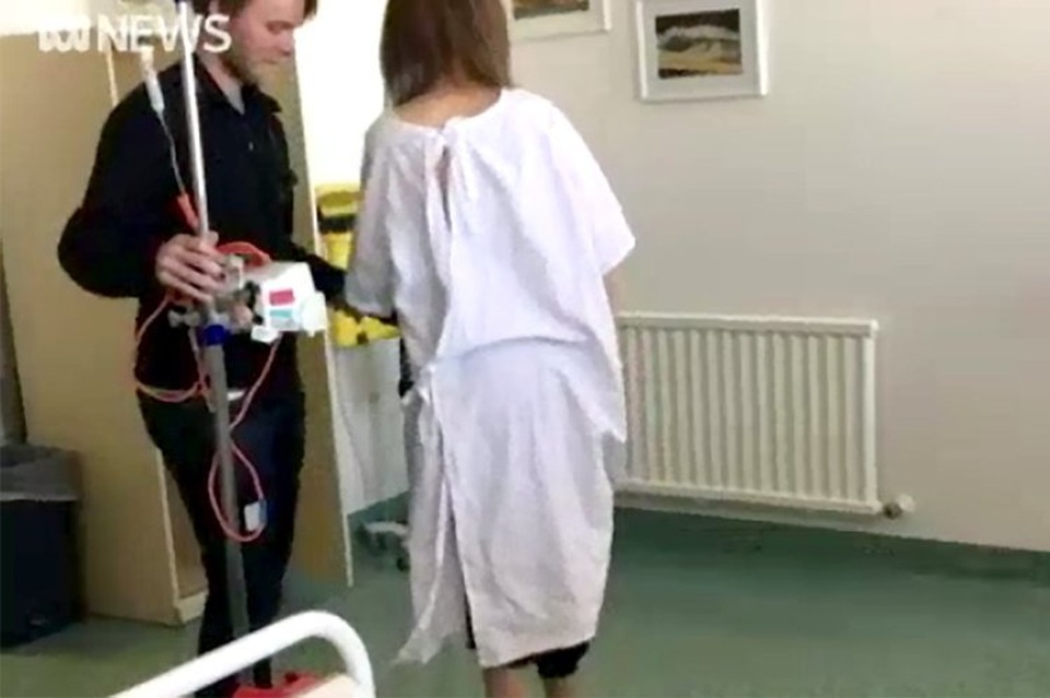 
Nữ sinh phá hỏng thần kinh tủy sống vì hít bóng cười
