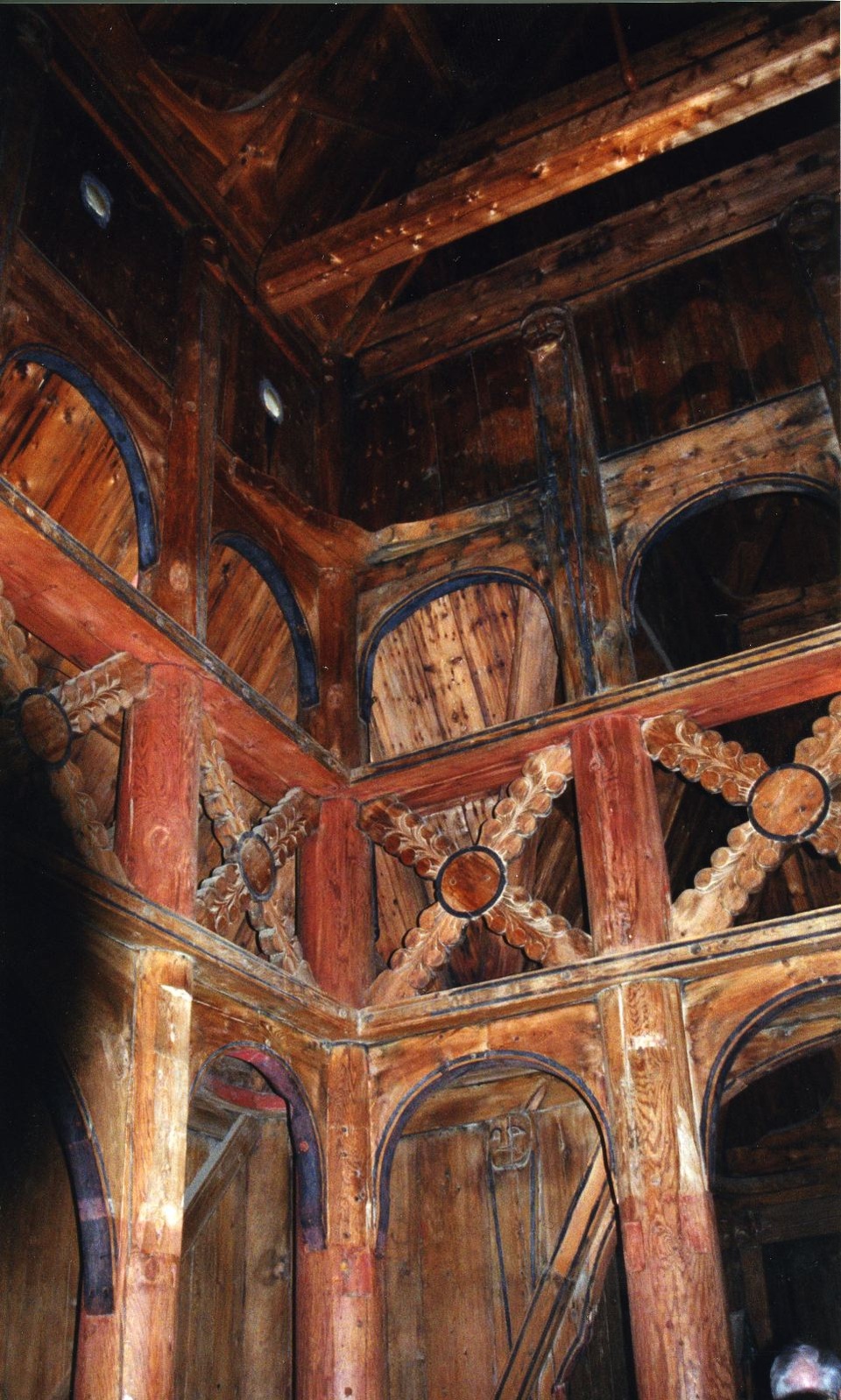 Kỳ lạ nhà thờ bằng gỗ không dùng đinh tồn tại suốt hơn 800 năm - 7 Borgund Stave tồn tại hơn 800 năm qua cùng thời gian