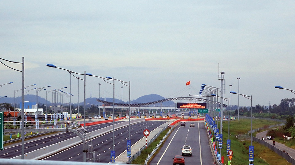 Doanh nghiệp ngoại “chê” BOT, PPP tại Việt Nam vì rủi ro lớn - 1
Đầu tư các dự án cao tốc, đường bộ tại Việt Nam đang rất mong vốn từ nước ngoài, song thực tế các nhà đầu tư lại sợ hãi (ảnh minh hoạ)