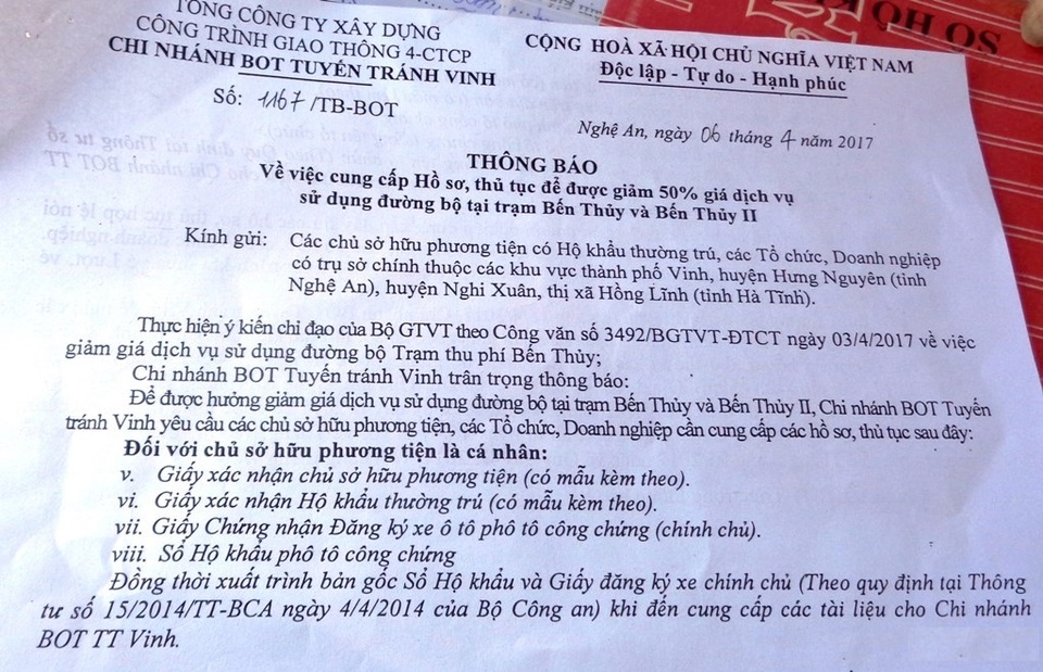 Phấn khởi chen chân đi làm vé miễn phí qua cầu Bến Thủy - 1 Thông báo số 1167/TB-BOT ngày 6/4/2017 của Chí nhánh BOT tuyến tránh Vinh về việc làm hồ sơ giảm giá vé.