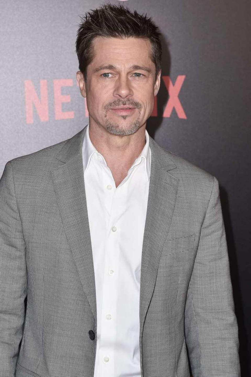 Sienna Miller bật cười khi được hỏi về chuyện hò hẹn với Brad Pitt - 1
Brad Pitt