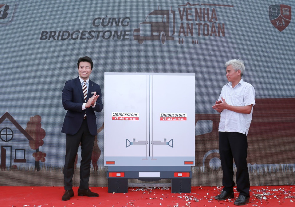 
Fleetpoint Hưng Thịnh Phát cam kết đồng hành cùng Bridgestone Việt Nam trong chương trình vì cộng đồng Cùng Bridgestone về nhà an toàn
