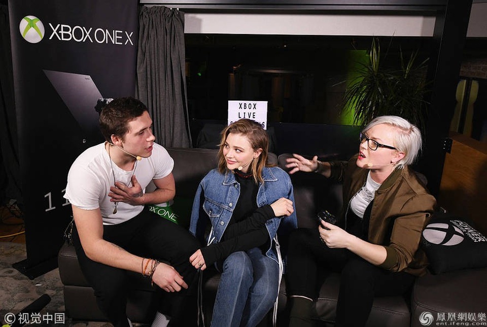 
Brooklyn theo học về nhiếp ảnh và từng có cuộc triển lãm ảnh vào mùa hè năm 2017. Cậu cũng thỉnh thoảng tháp tùng cha mẹ tới những sự kiện của làng giải trí. Brooklyn thổ lộ mong muốn được hoạt động trong làng giải trí.
