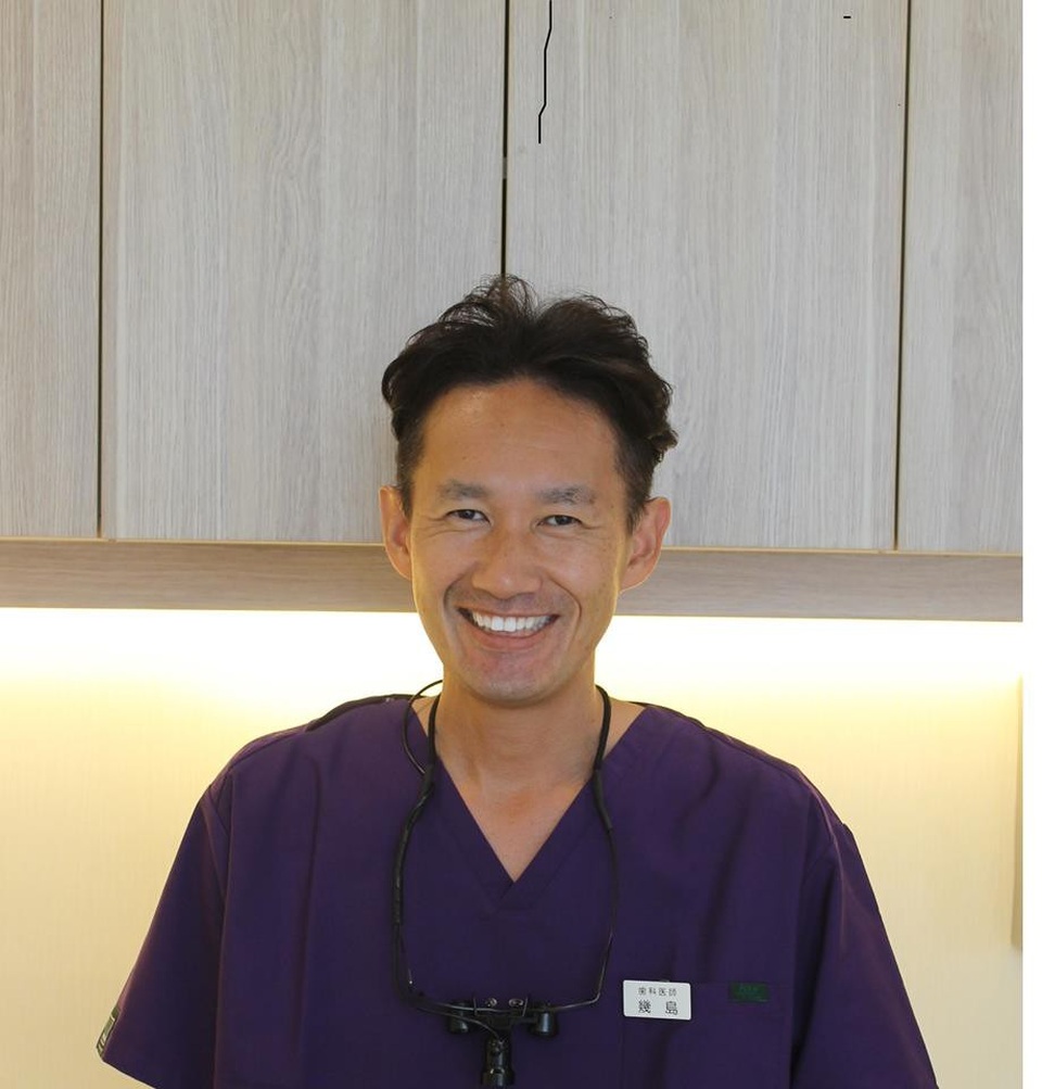 Nhiều ưu đãi khi khai trương phòng khám Nha Mikuni 2 - 4
Bác sĩ Ikushima Akihito với kinh nghiệm gần 20 năm trong nghề - là chuyên gia về lĩnh vực cấy chuyển, di dời răng.