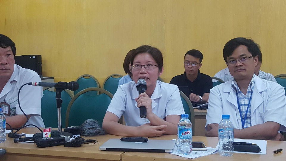 Giật mình cậu bé 14 tuổi ảo giác, hoang tưởng vì vào facebook 10 tiếng mỗi ngày - 2 BS Hà cảnh báo về những hậu quả khi nghiện facebook. Ảnh: H.Hải