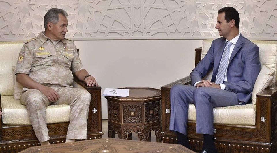 Nga rậm rịch tái thiết Syria - 2
Bộ trưởng Quốc phòng Nga Sergey Shoigu (trái) và Tổng thống Syria Bashar Assad (Ảnh: RT)