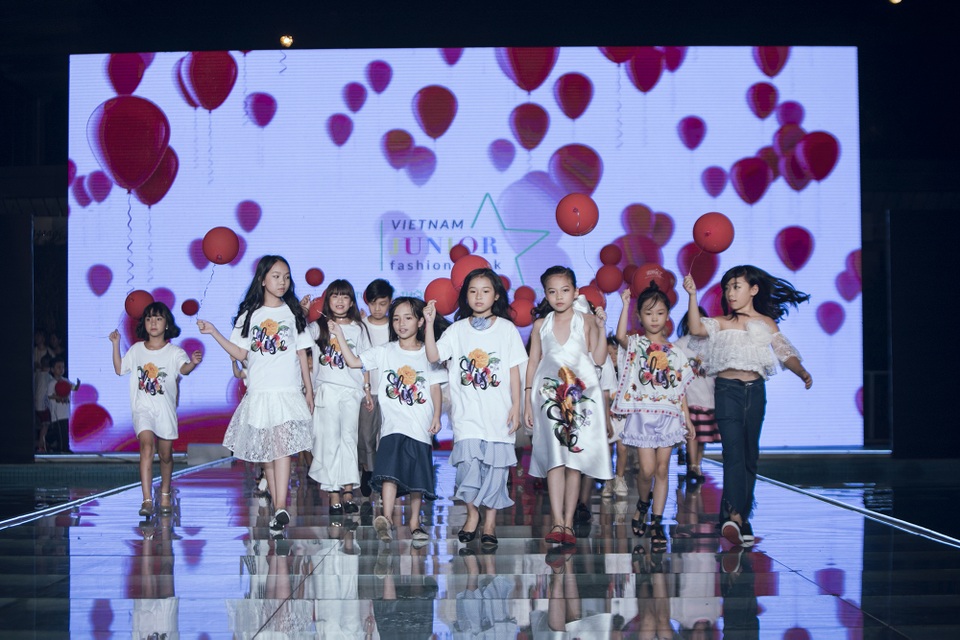 Tuần lễ thời trang trẻ em Việt Nam mùa thứ 3 đã khép lại trong sự hào hứng của khán giả Thủ đô.
