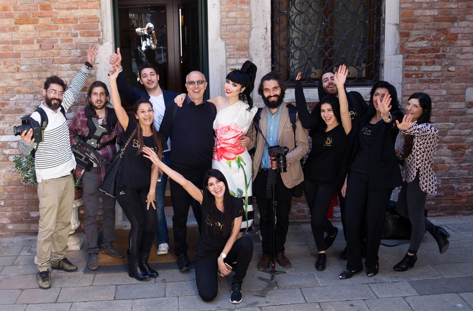 Siêu mẫu Jessica Minh Anh lộng lẫy trang phục sắc màu tại Venice - 14 Siêu mẫu Jessica Minh Anh lộng lẫy trang phục sắc màu tại Venice - 14