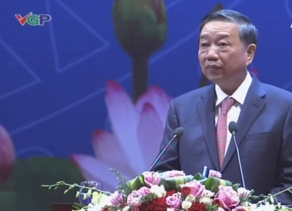 Quy định "mờ ảo", bào mòn sức khoẻ doanh nghiệp - 3
Bộ trưởng Tô lâm: Ngành công an xử lý người tội phạm, kinh doanh trái phép nhưng phải bảo vệ người làm ăn chân chính