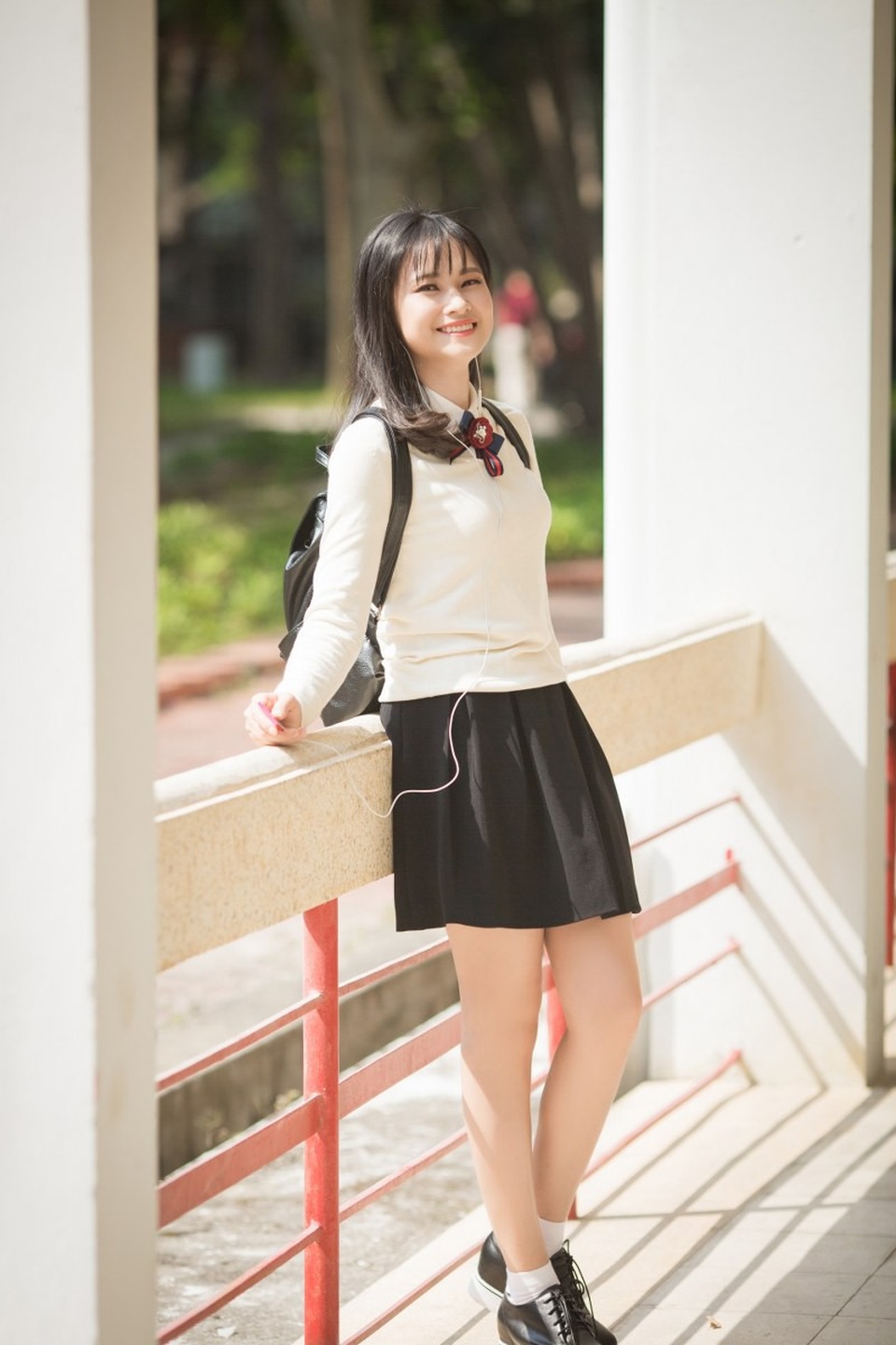 “Đặc biệt, là phải luôn có những suy nghĩ tích cực, tinh thần vui vẻ”, Khánh Ly chia sẻ bí quyết giữ gìn sự trẻ trung.