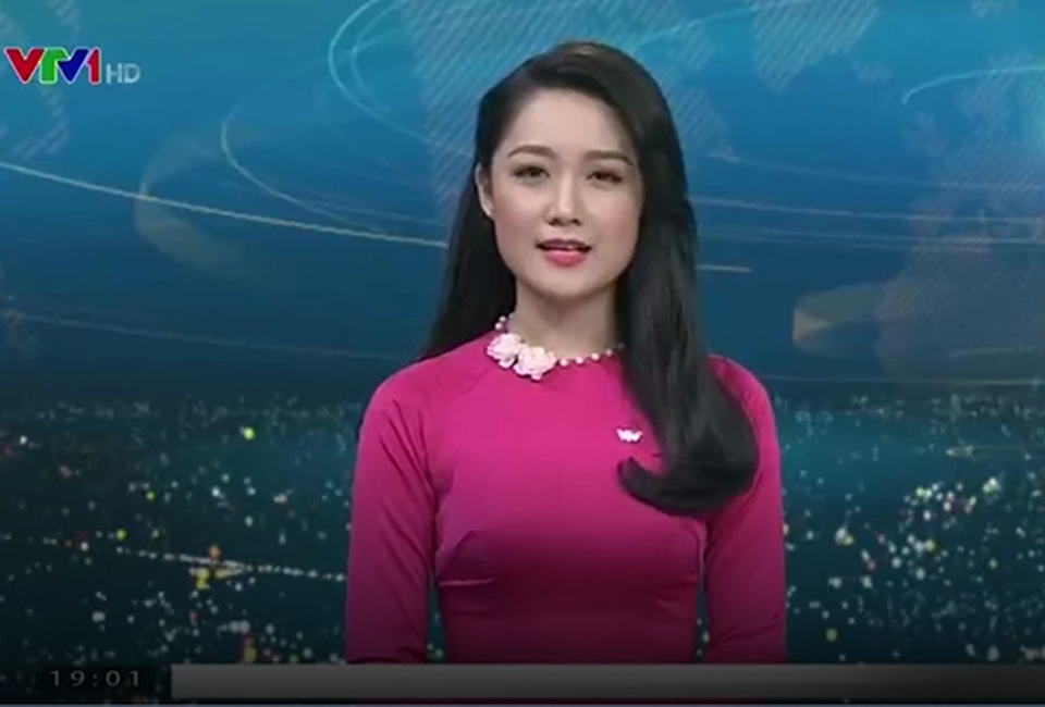 Tiết lộ MC xinh đẹp thay thế BTV Vân Anh ở bản tin Thời sự 19h - 1 MC Thu Hà trong bản tin Thời sự 19h ngày 3/1. Ảnh cắt từ màn hình.