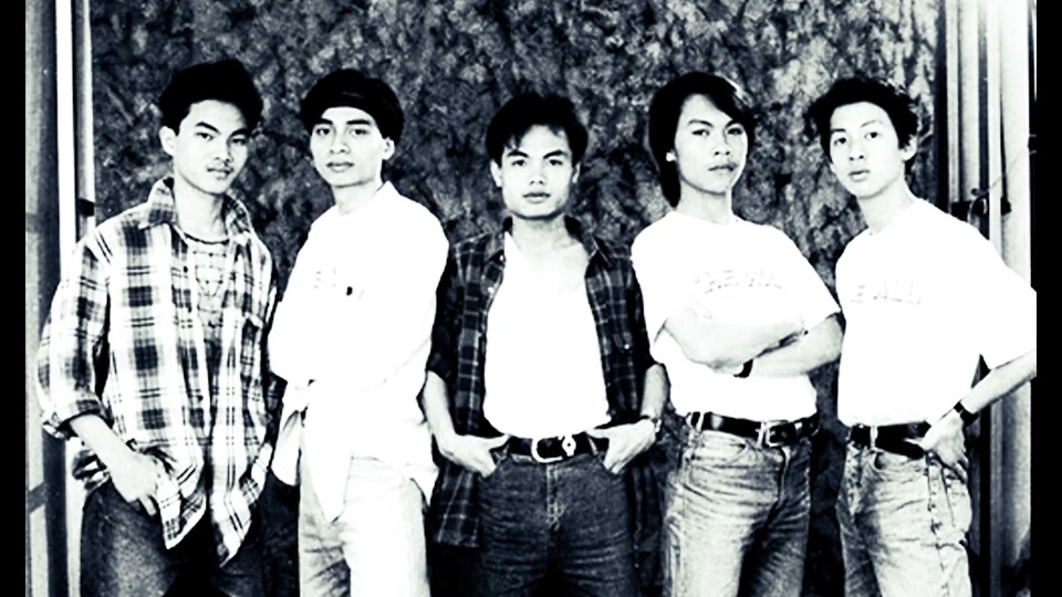 Các thành viên Bức Tường trong những ngày mới thành lập. Ảnh: ĐLP.