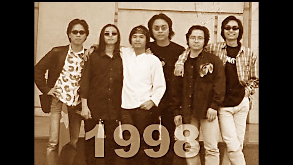 Tấm ảnh còn lại của ban nhạc chụp năm 1998. Ảnh: ĐLP.