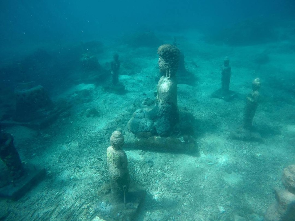 Những bí ẩn xung quanh ngôi đền tượng Phật nằm dưới đáy biển - 1 Quần thể công trình tôn giáo dưới nước ở Indonesia