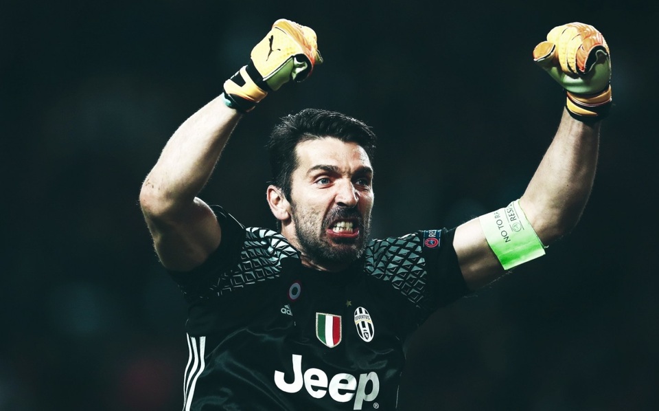 Đội hình kết hợp “siêu khủng” giữa Real Madrid và Juventus - 1 Bufffon vẫn thi đấu cực kỳ ổn định dù bước sang tuổi 39