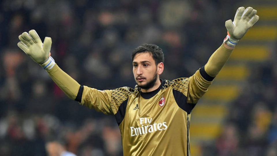 MU hay Real Madrid sẽ sở hữu “Buffon đệ nhị”? - 1
Donnarumma đang được rất nhiều CLB hàng đầu châu Âu theo đuổi