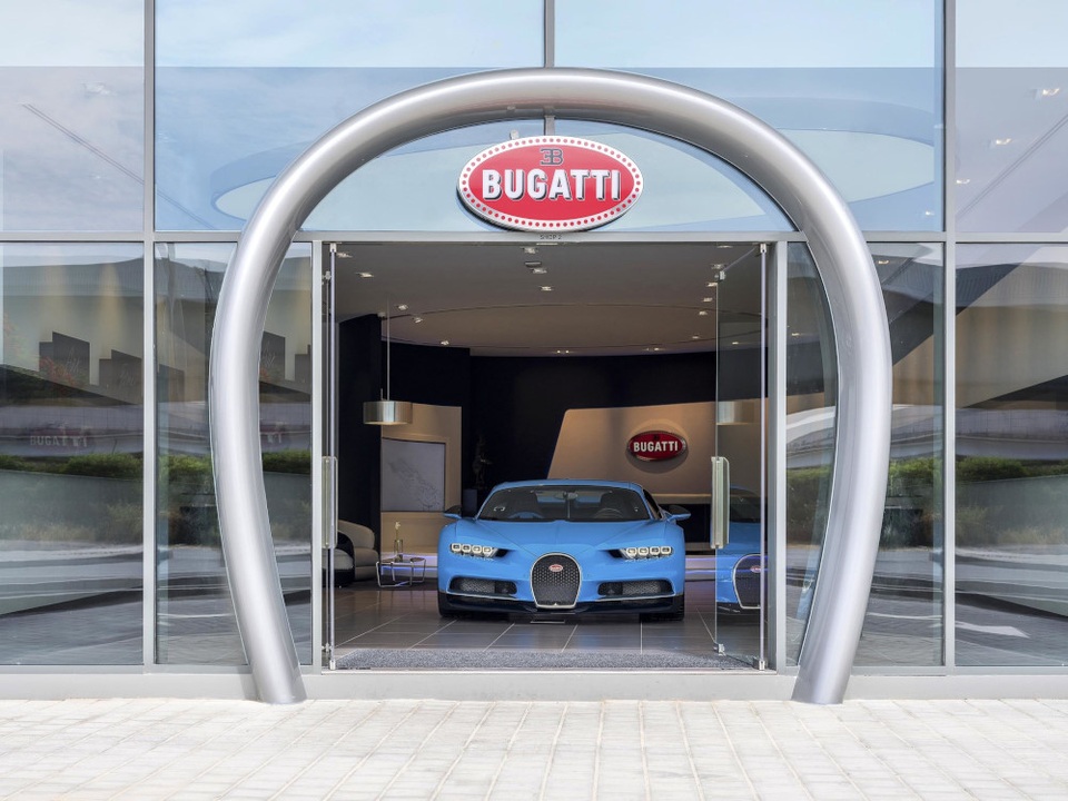 Bugatti khai trương showroom lớn nhất thế giới tại Dubai - 2 Bugatti khai trương showroom lớn nhất thế giới tại Dubai - 2