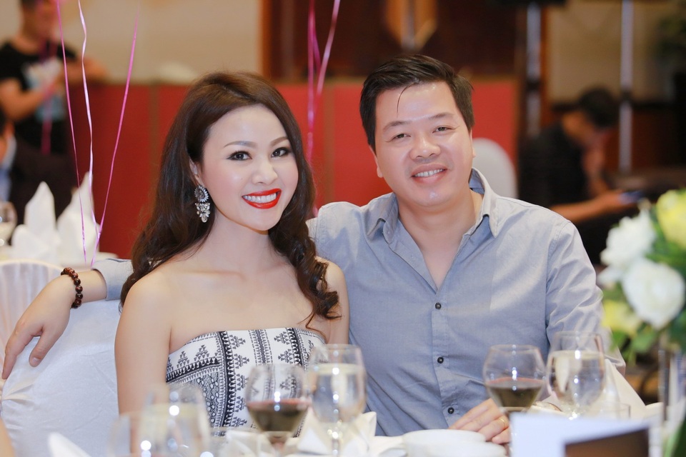 Bà xã ca sĩ Đăng Dương đẹp ngỡ ngàng trong tiệc sinh nhật con gái Bùi Lê Mận - 3 Nhan sắc xinh đẹp của bà xã nghệ sĩ Đăng Dương khiến nhiều người phải ngỡ ngàng.