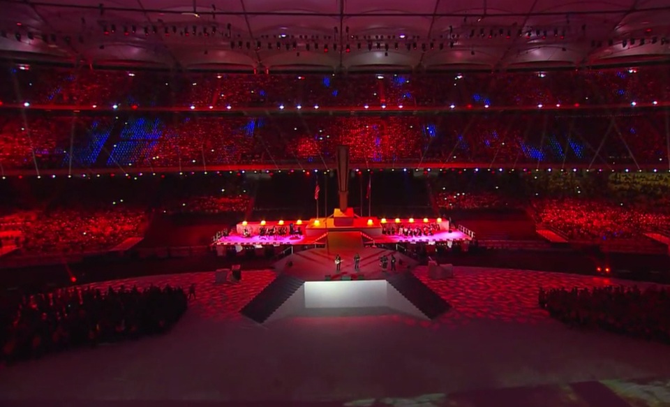 Lễ bế mạc SEA Games 29: Bữa tiệc của âm nhạc - 3
Sân khấu Bukit Jalil lung linh sắc màu trong các tiết lục ca nhạc