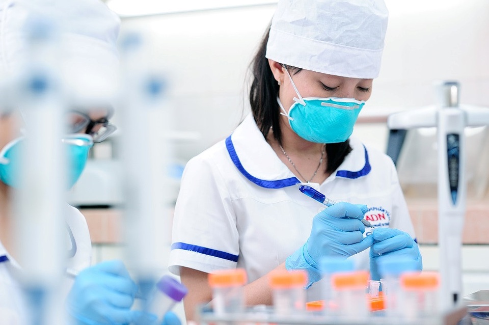 Thử ADN "giải oan" cho người vợ mang tiếng lăng loàn - 1 Rất nhiều câu chuyện dở khóc, dở cười xảy ra tại trung tâm xét nghiệm ADN. Ảnh: N.T.N