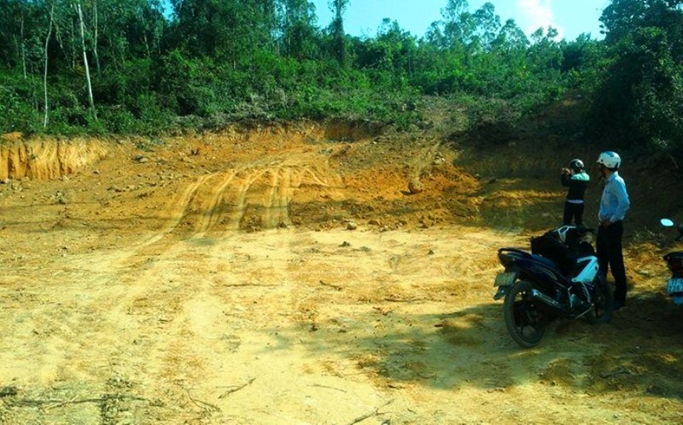 Bình Định: "Đất tặc" hoành hành trong đêm, chính quyền không hay biết? - 3 Ngày 11 và 12/4, phóng viên quay trở lại khu vực núi Một thì không thấy một máy múc, xe tải nào hoạt động
