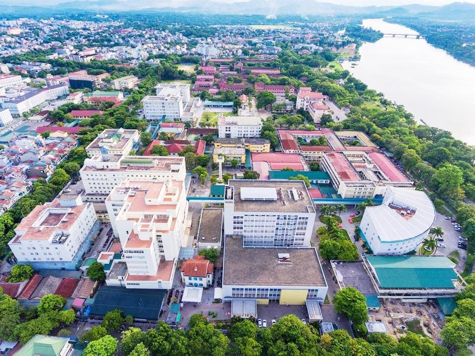 Những chuyển biến tích cực tại bệnh viện Trung ương Huế - 1 Toàn cảnh Bệnh viện Trung ương Huế cơ sở 1 và Bệnh viện Quốc tế Trung ương Huế nhìn từ trên cao