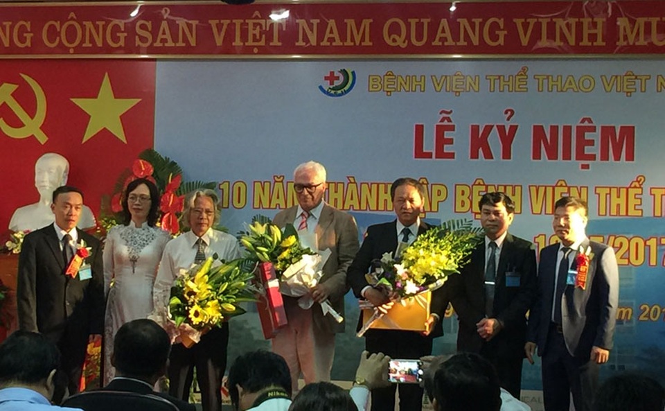 Bí mật nơi chăm sóc sức khỏe các ngôi sao thể thao Việt Nam - 2 Ban lãnh đạo bệnh viện Thể thao Việt Nam tại buổi lễ chúc mừng