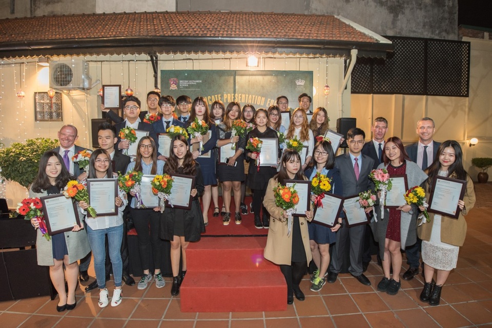 Lễ trao chứng chỉ Trung Học Quốc Tế (IGCSE) của trường Quốc Tế Anh Việt Hà Nội - 2 Lễ trao chứng chỉ Trung Học Quốc Tế (IGCSE) của trường Quốc Tế Anh Việt Hà Nội - 2