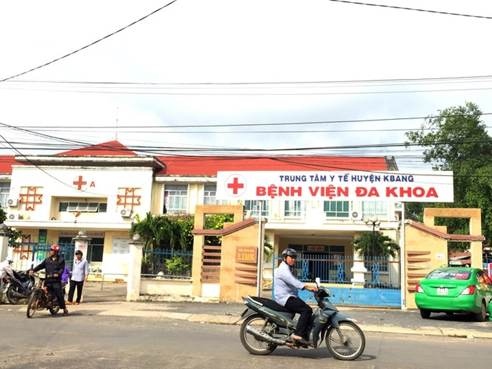 Xin gỗ “bất thành”, rút dao chém trọng thương nhân viên bảo vệ rừng - 1
Bệnh viện đa khoa huyện Kbang nơi anh ông Đỗ Khắc Đạt đang điều trị