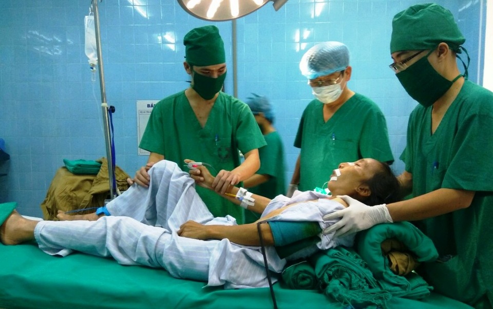 Mang khối u như quả bưởi trên cơ thể co cứng cơ - 1 Mang khối u như quả bưởi trên cơ thể co cứng cơ - 1