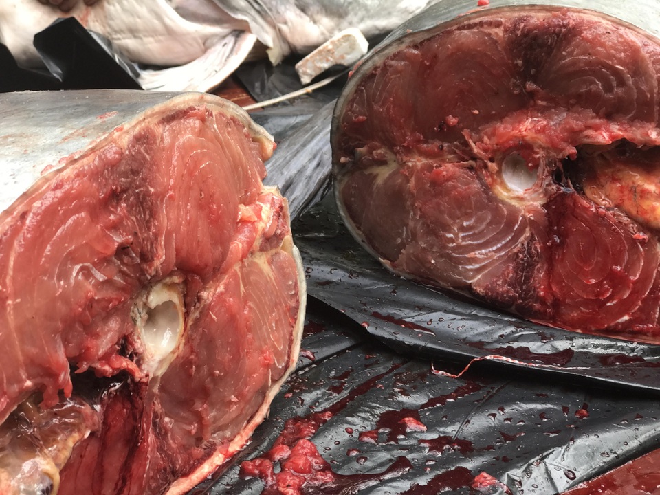 
Con cá lớn được xẻ thịt.
