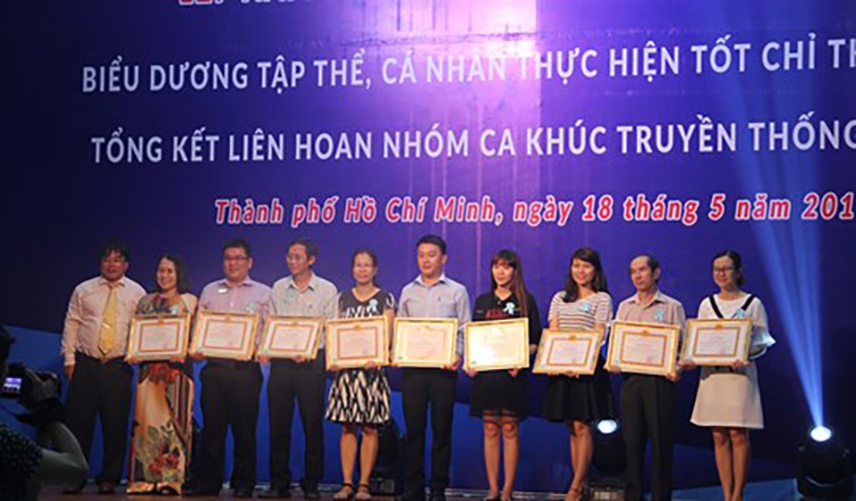 Nhiều hoạt động kỷ niệm ngày sinh Chủ tịch Hồ Chí Minh - 1
Đảng uỷ khối các trường ĐH,CĐ và TCCN tại TPHCM tuyên dương cá nhân, tập thể thực hiện tốt việc đẩy mạnh học tập tư tưởng Hồ Chí Minh