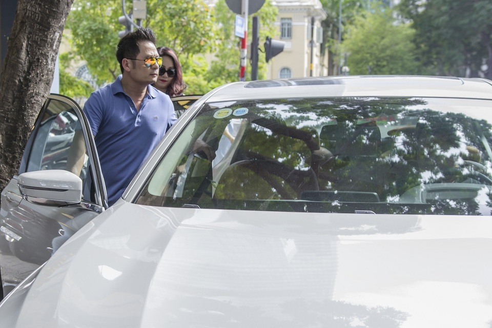 Bằng Kiều cho biết, TP HCM là nơi mà luôn mang lại cảm giác bình yên trong tâm hồn. Và mặc dù có bận rộn đến mấy nhưng mỗi lần trở về Việt Nam, anh đều phải ghé vào TP HCM, để nhâm nhi một ly cà phê sữa đá, để tận hưởng sự thanh bình của cuộc sống rộn rã, hối hả, hoa lệ, hoặc chìm đắm vào không gian giàu cảm xúc của một vở kịch hay.