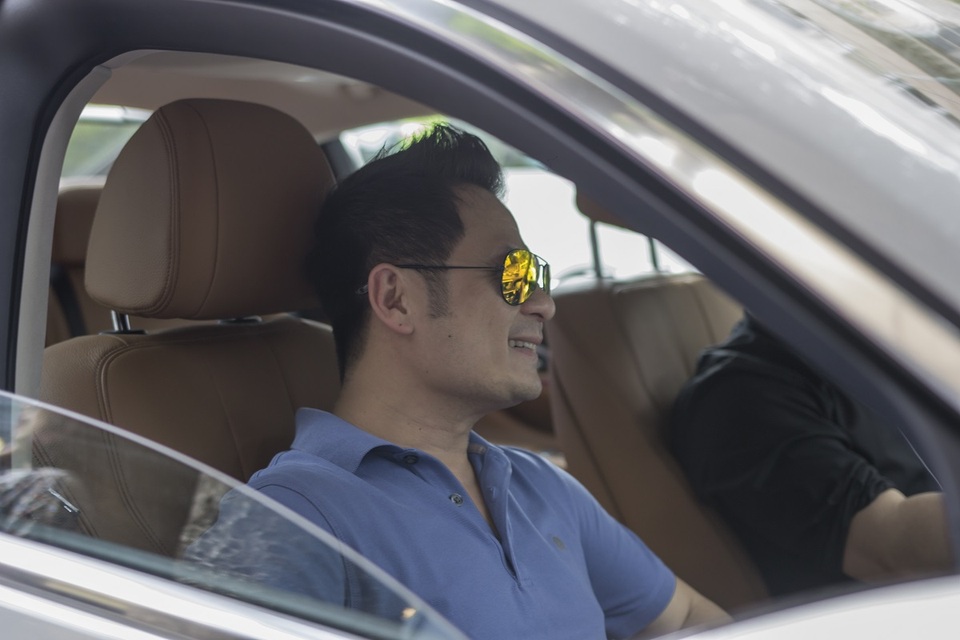 Và TP HCM, là nơi mà người phụ nữ hiện tại của Bằng Kiều - Hoa hậu phụ nữ Việt Nam qua ảnh 2006 Dương Mỹ Linh từng sinh sống, có lẽ vì vậy, nơi này càng trở nên thân thương hơn với giọng ca “Trái tim bên lề”.