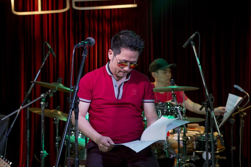 Nam ca sĩ chủ yếu sinh sống và làm việc tại nước ngoài. Thỉnh thoảng, anh về Việt Nam để tham gia các chương trình, sự kiện quan trọng với vai trò khách mời.