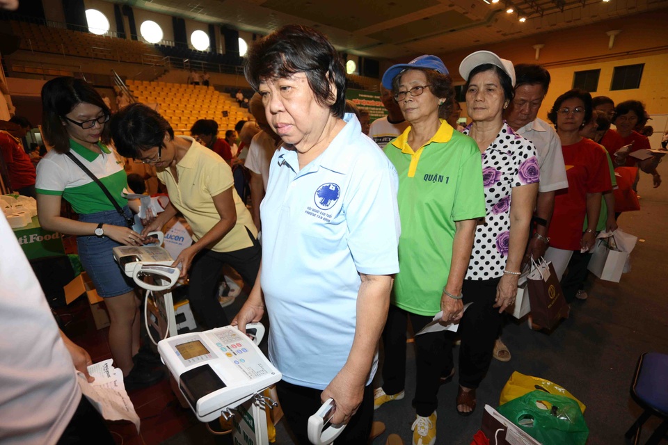 NutiFood khám sức khỏe và tư vấn dinh dưỡng cho người cao tuổi - 3