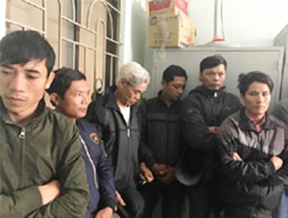 Các đối tượng bị bắt quả tang vì hành vi đánh bạc