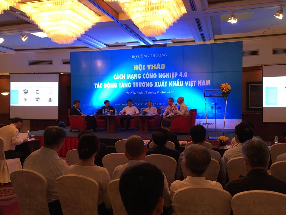 Cách mạng công nghiệp 4.0: Cú hích tăng trưởng cho doanh nghiệp xuất nhập khẩu - 1 Các diễn giả tại Hội thảo